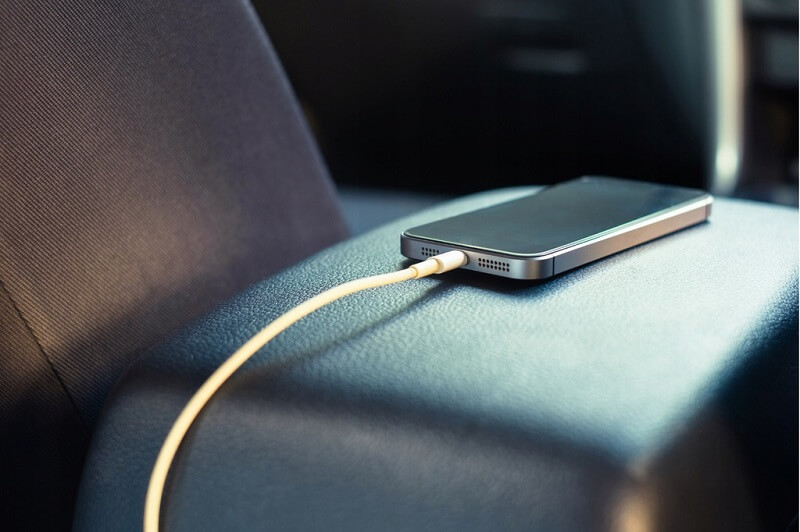 Recharging Your Smartphone In The Car